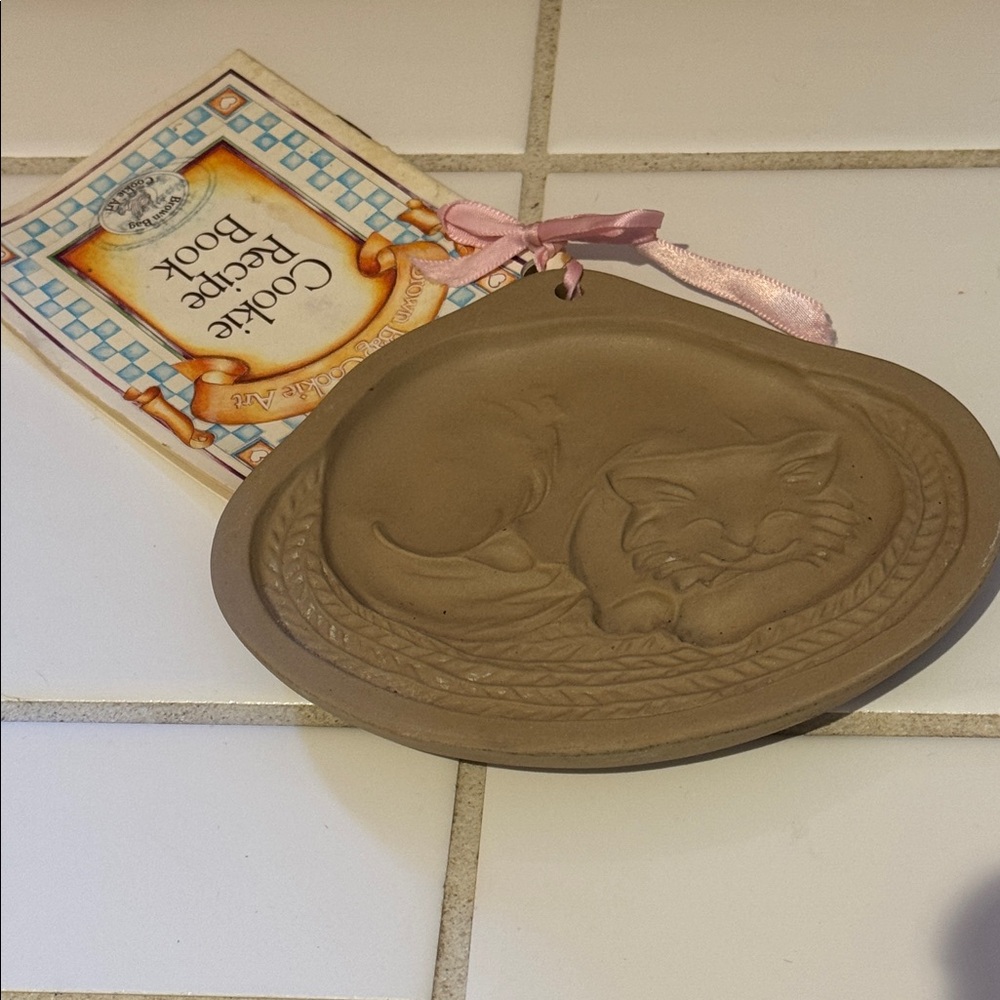 BROWN BAG COOKIE ART SHORTBREAD MOLD βCat Sleeping 1988β πββ¬ - Picture 2 of 8